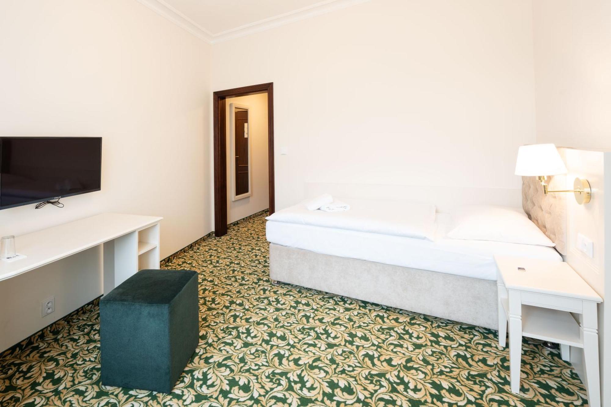 קרלובי וארי Ea Hotel Elefant מראה חיצוני תמונה