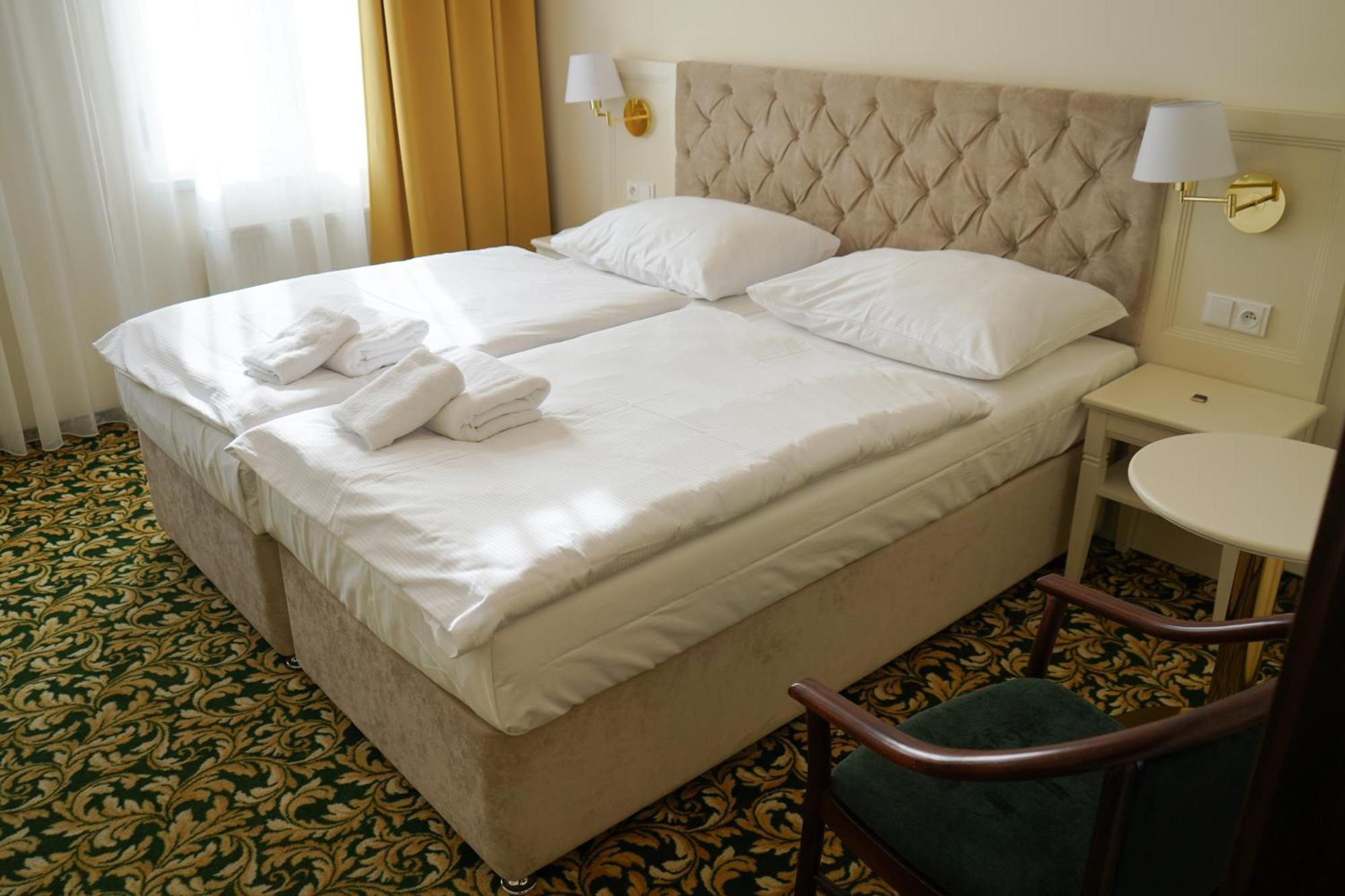 קרלובי וארי Ea Hotel Elefant מראה חיצוני תמונה