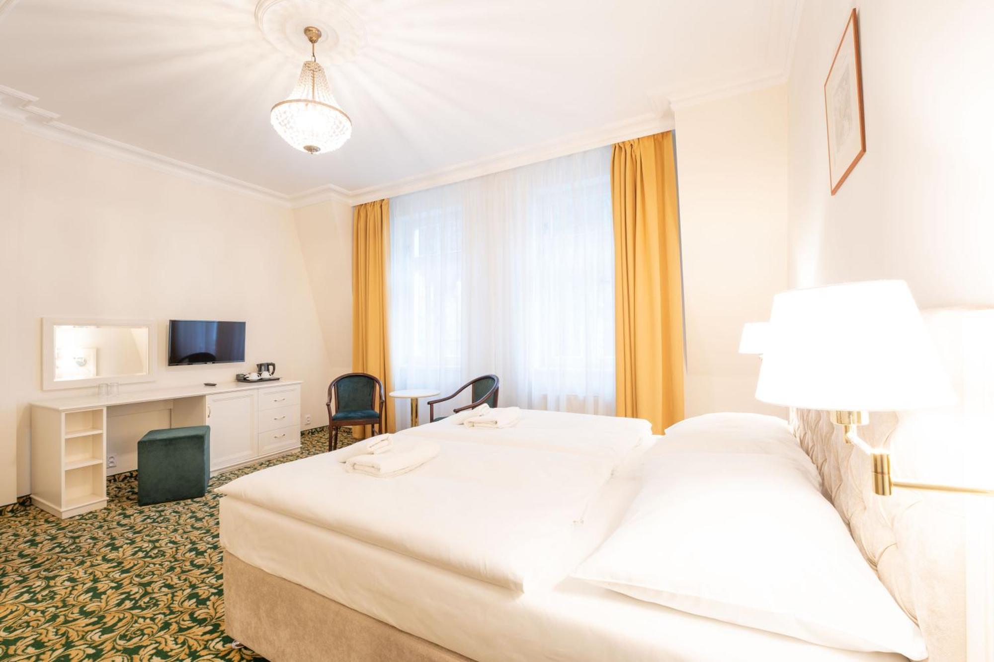 קרלובי וארי Ea Hotel Elefant מראה חיצוני תמונה