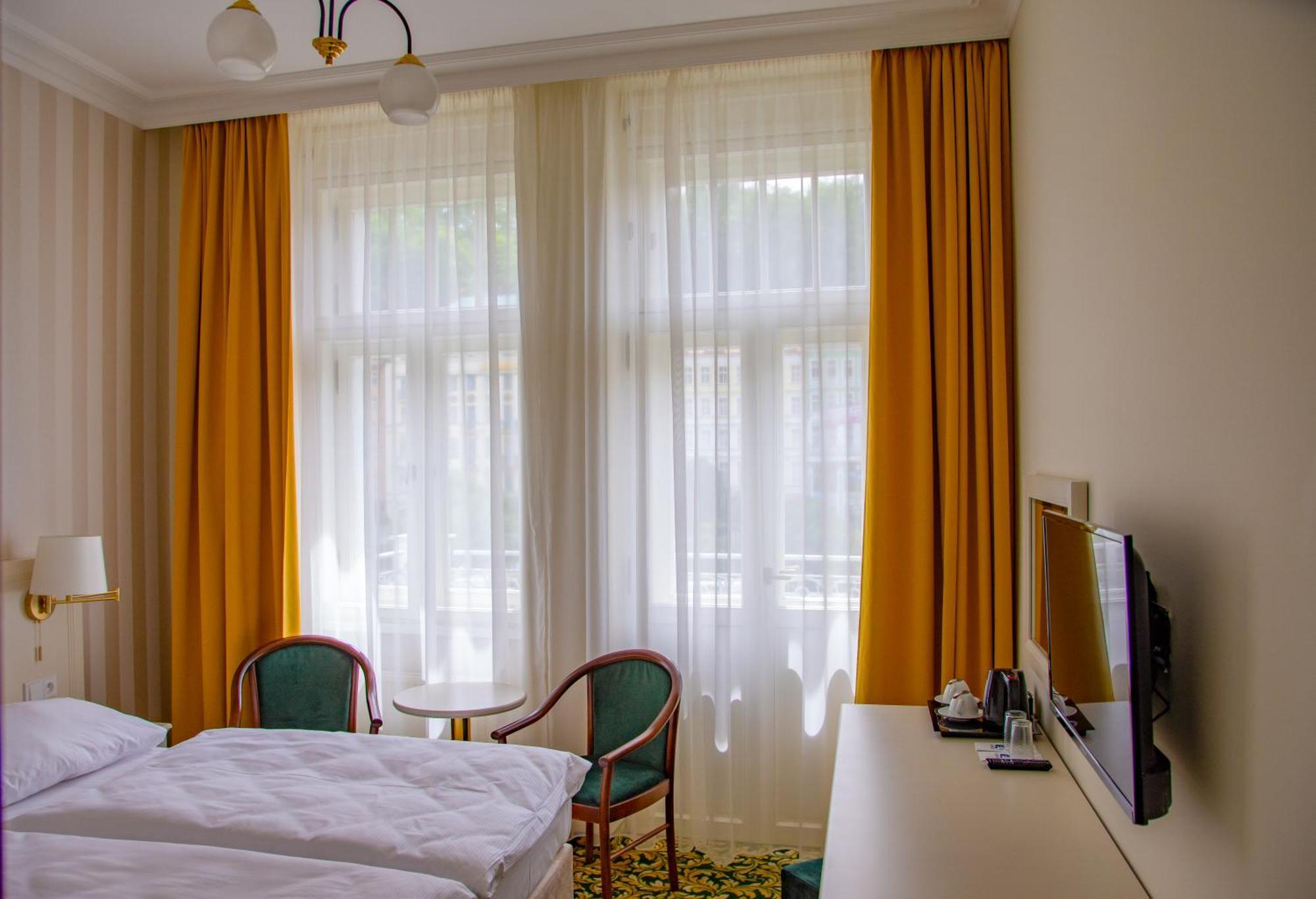 קרלובי וארי Ea Hotel Elefant מראה חיצוני תמונה