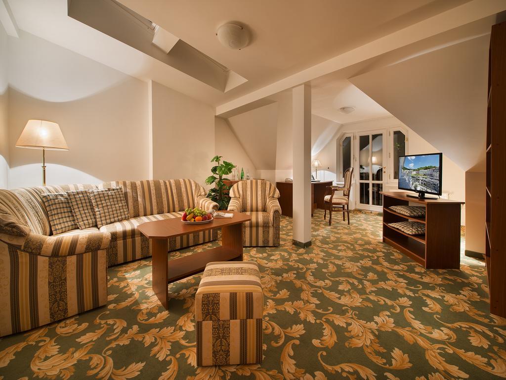 קרלובי וארי Ea Hotel Elefant מראה חיצוני תמונה