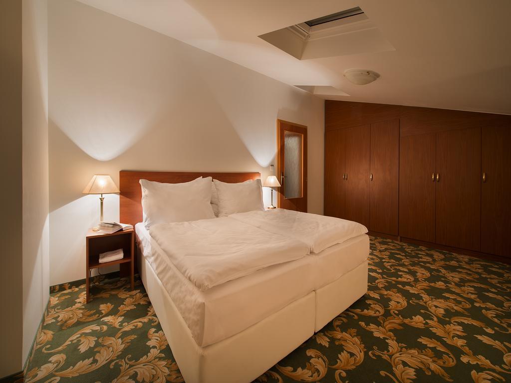 קרלובי וארי Ea Hotel Elefant מראה חיצוני תמונה