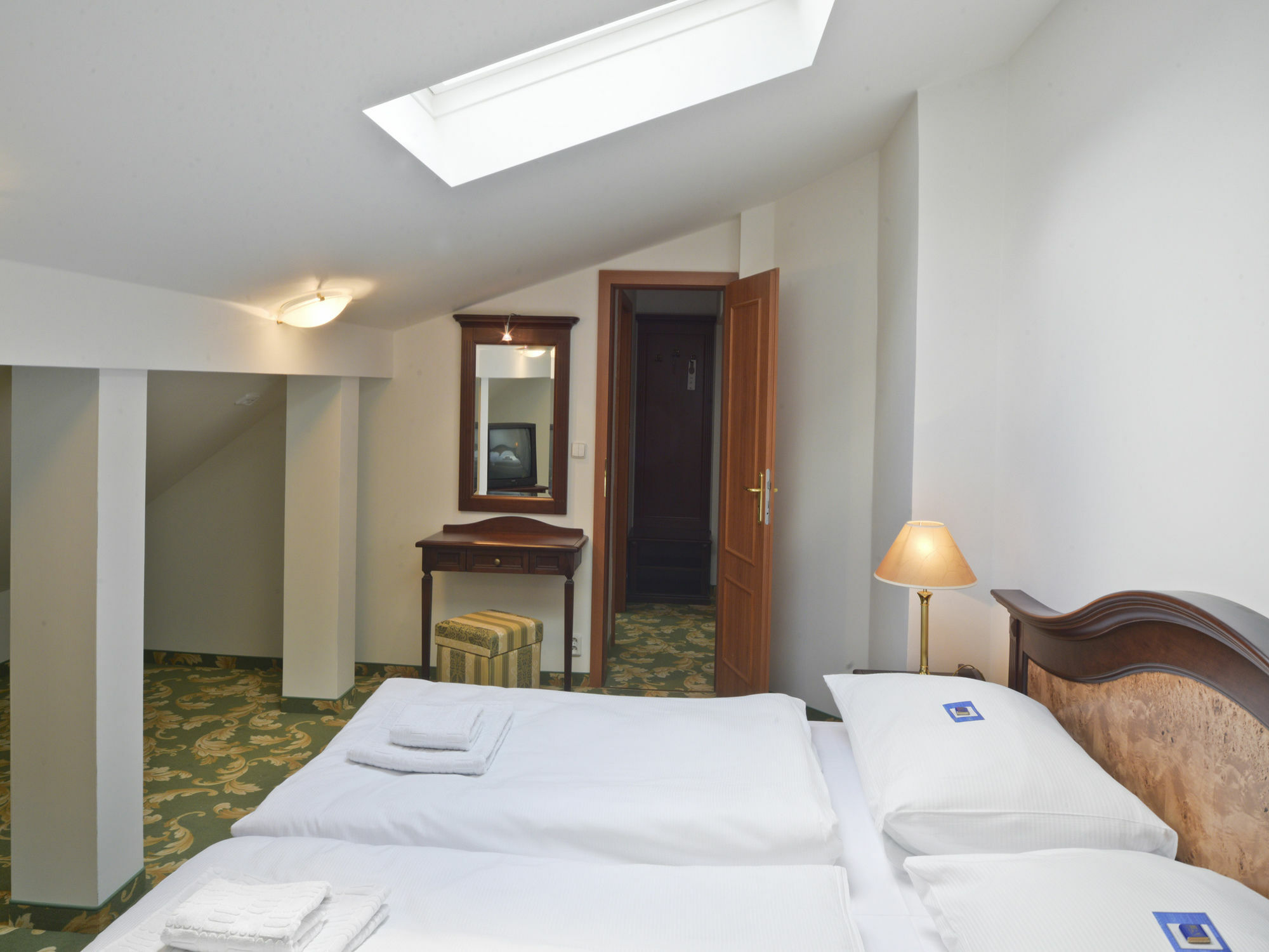 קרלובי וארי Ea Hotel Elefant מראה חיצוני תמונה