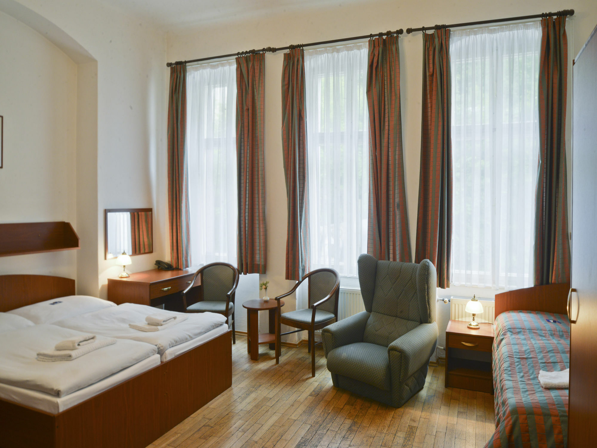 קרלובי וארי Ea Hotel Elefant מראה חיצוני תמונה
